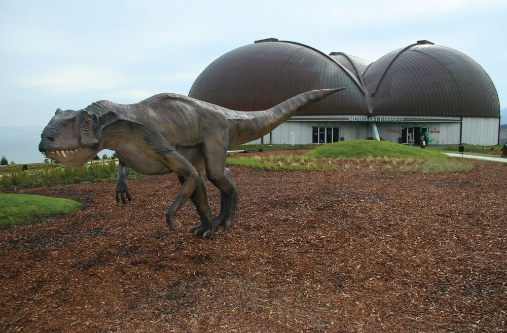 Dinosaurio Museo Jurásico MUJA